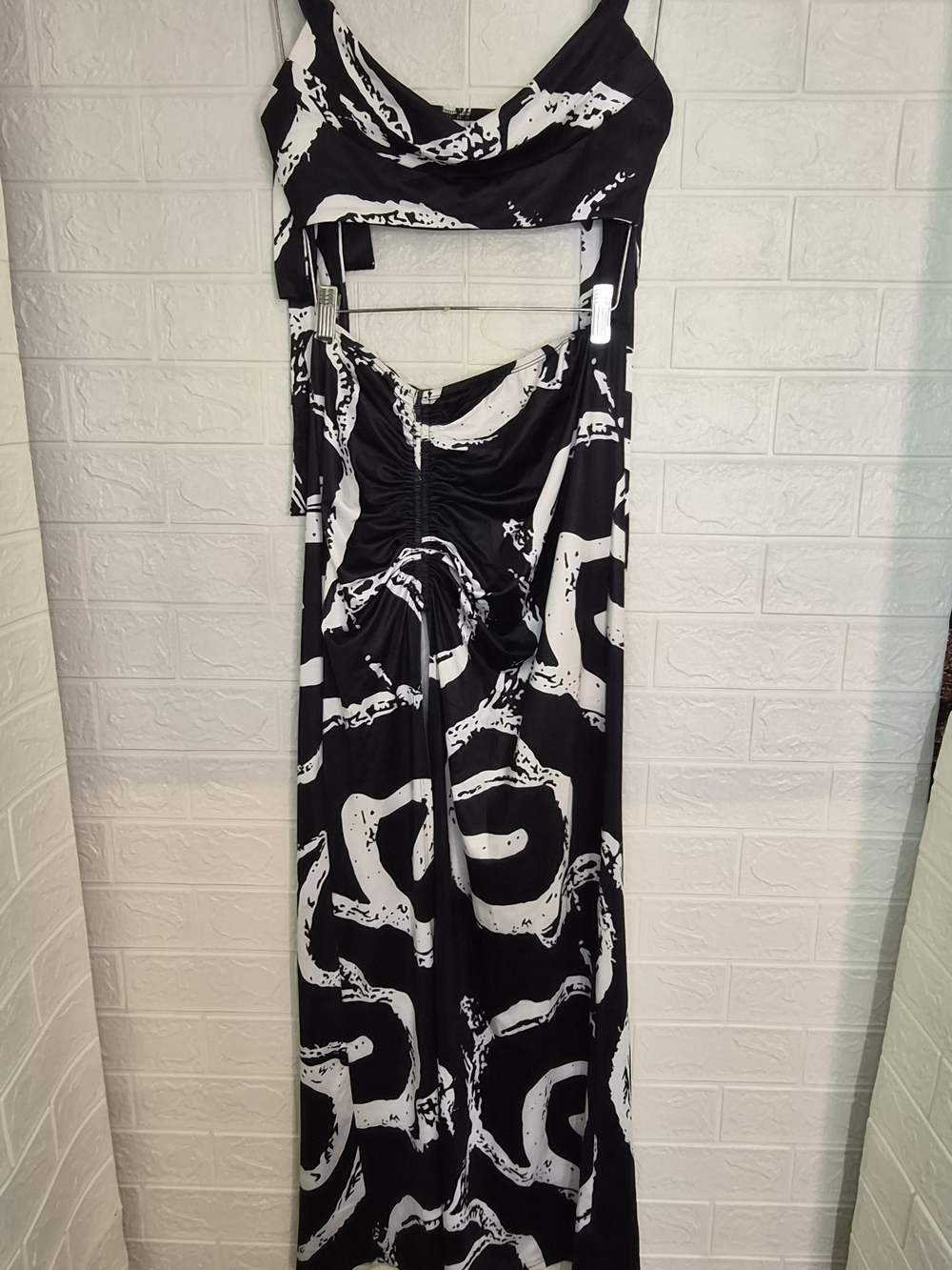 Abstract Resort wear  2-piece MICAS set Adjustable top & scrunch maxi skirt Sz M